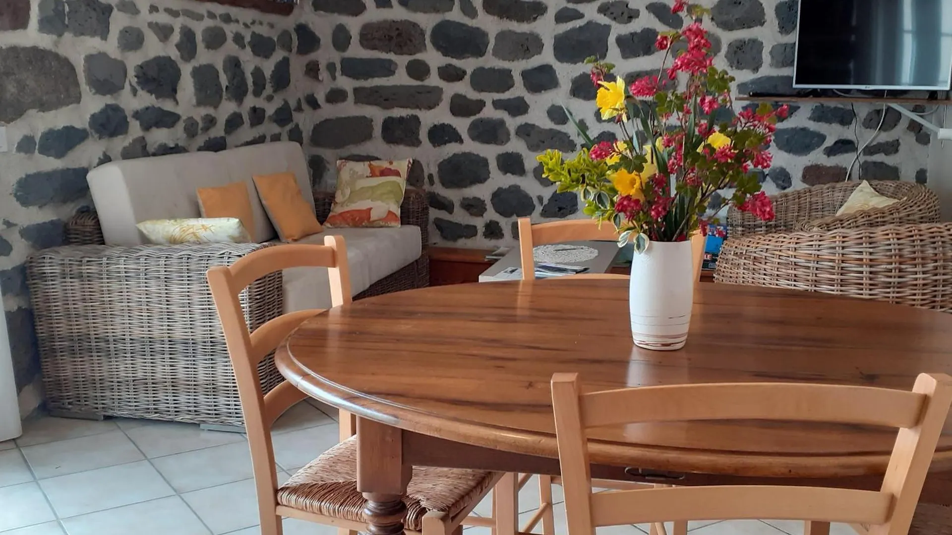 Holiday home Gite Tout Inclus Avec Terrasse, Jardin Et Parkings, Proche Puy-En-Velay Et Chemins De Randonnee. - Fr-1-582-323 Seneujols